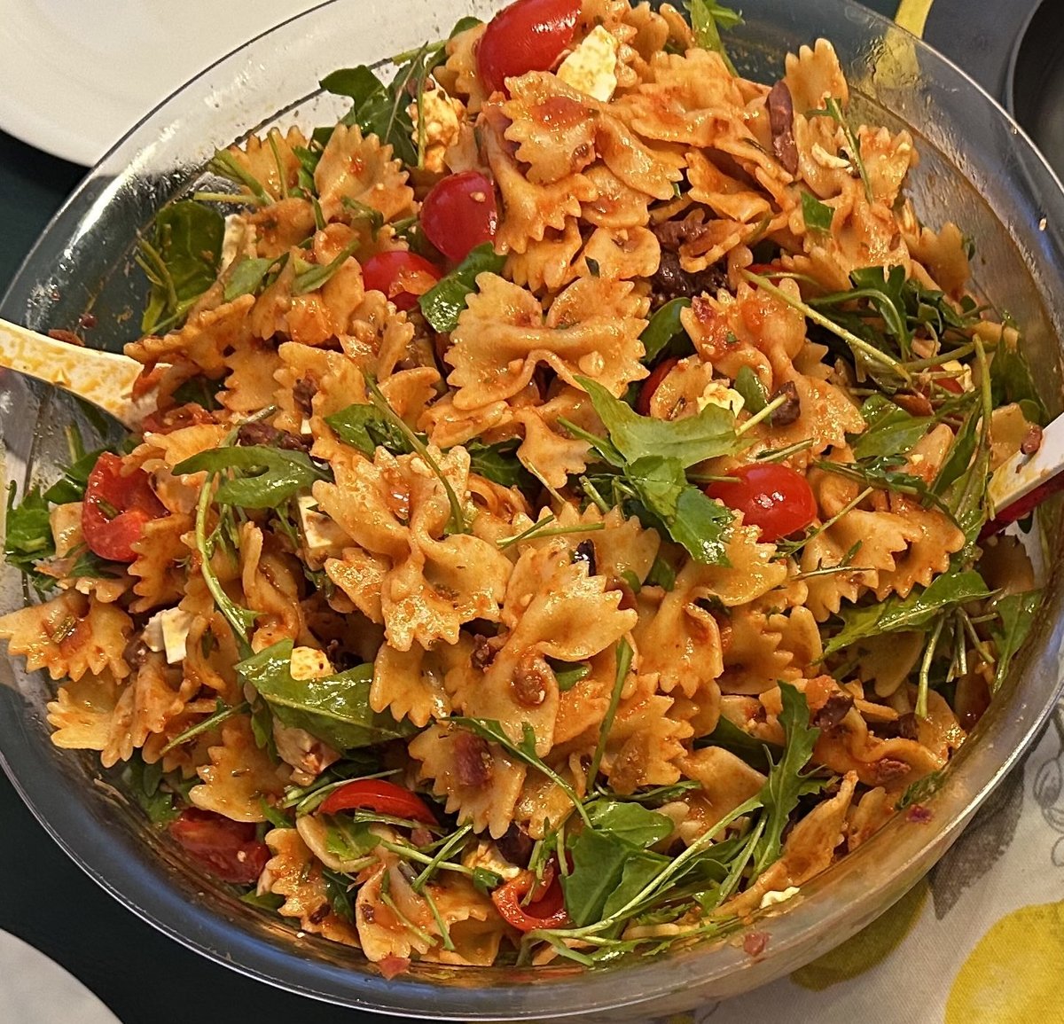 Mediterraner Nudelsalat